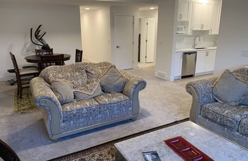 Cochrane Apartamento | Bright Basement Suite Close to the Mountains