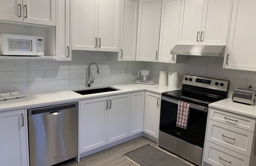 Cochrane Apartamento | Bright Basement Suite Close to the Mountains