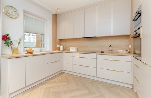 Emaus Apartamento | Bright Beige Apartment by Renters