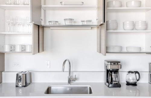 Bucktown Apartamento | Bright Bucktown 1BR w/ Lounge, Roof & Gym, nr L, by Blueground