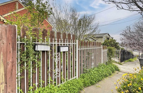 Oakland Cabaña | Bright & Cheerful Bungalow in Heart of Oakland!