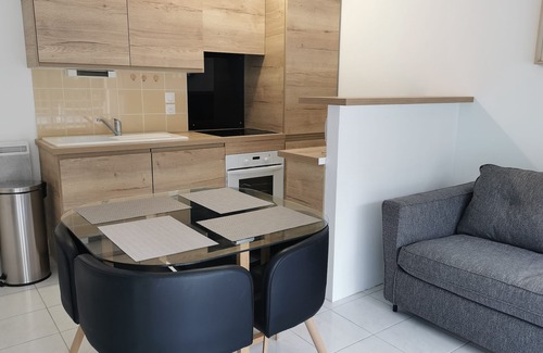 Saint-Cast-le-Guildo Apartamento | Bright, comfortable apartment 100m from the beach and close to shops