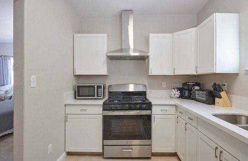 Tower District Casa | Bright & Cozy Studio Best Tower District Location