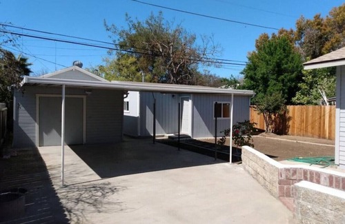 Tower District Casa | Bright & Cozy Studio Best Tower District Location