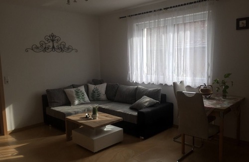 Stuppach Apartamento | Bright cozy apartment (50sqm) with 2 single beds and wifi