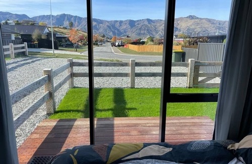 Lake Hawea Hotel | Bright, modern, open plan and 5-mins walk to Lake Hawea