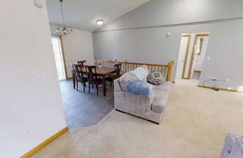 Hays Casa | Bright 'n' Beautiful! 5 bedrooms 3 restrooms