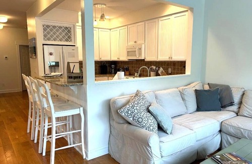 Sabal Palm Cottages Casa | Bright Pristine Cottage Sleeps 8 Shoals and Bhi Club New Bintelli Carts