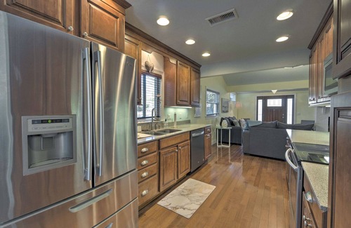 South Sarasota Cabaña | Bright Sarasota Bungalow - 5 Mi to Siesta Beach!