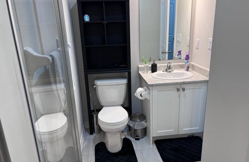 Vaughan Casa | Bright, Secluded and Modern.