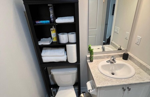 Vaughan Casa | Bright, Secluded and Modern.