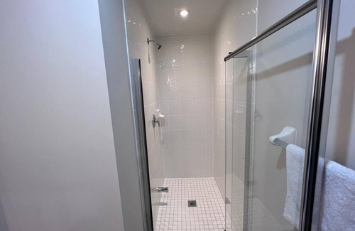 Vaughan Casa | Bright, Secluded and Modern.