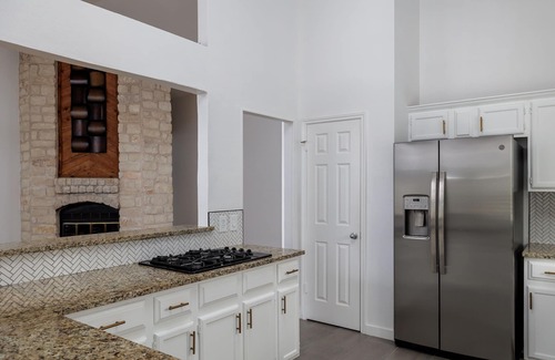 West Oak Hill Casa | Bright Space, Inviting Pool | The Plunge - Portoro