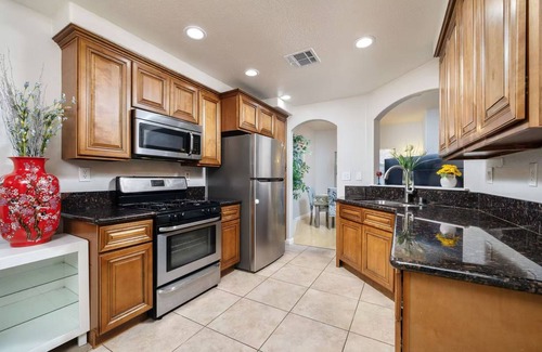 Valle Lindo Apartamento | Bright Townhome Retreat With Private Patio Walk Trails