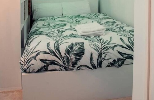 Brownswood Apartamento | Bright & welcoming studio apt. Sleeps 4. Nr tube