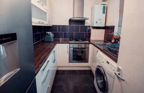Brownswood Apartamento | Bright & welcoming studio apt. Sleeps 4. Nr tube