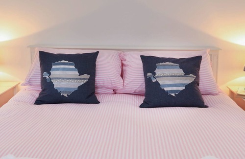 Brynsiencyn Cabaña | BRON HAUL, admite mascotas en Llanfairpwllgwyngyll, Ref 1008720