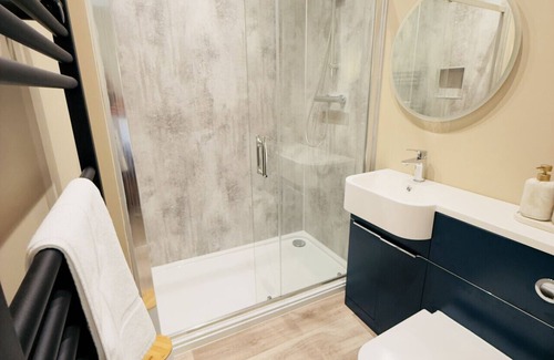 Fivelanes Apartamento | Bronn Ewhella - Rising Sun Inn