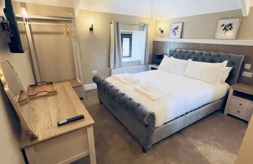 Fivelanes Apartamento | Bronn Ewhella - Rising Sun Inn