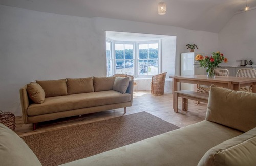 St Brides Cabaña | Brook Cottage Green - 2 Bedroom Cottage - Dale