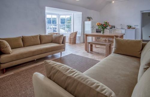 St Brides Cabaña | Brook Cottage Green - 2 Bedroom Cottage - Dale