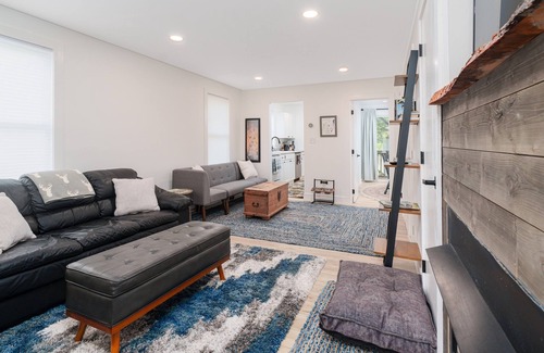 Keene Casa | Brookside Retreat Heart of Keene ADK | Wifi | Dogs