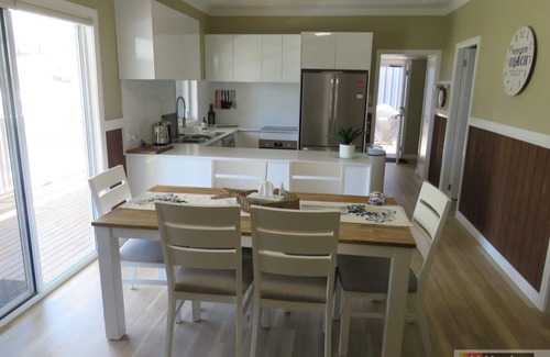 South West Rocks Casa | BROWNY'S R & R - Beach Cottage