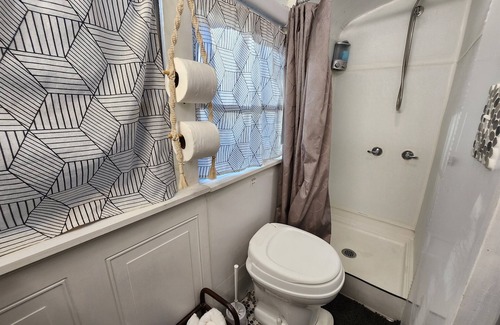 West Monroe Casa | Bruiser-Riverfront Bus! Near I-20/ Unique +Pets OK