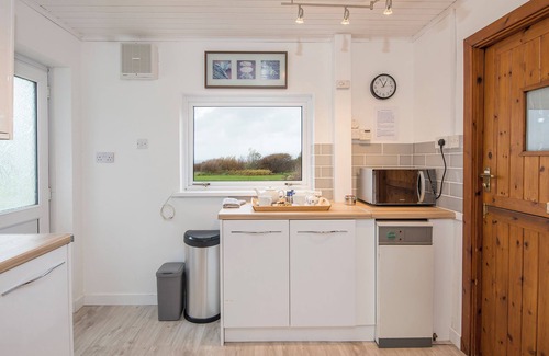 Trefin Casa | Bryngarw, Holiday Home Trefin, Sleeps 12, 6 bedrooms, bathrooms