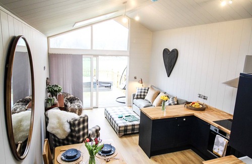 Rhayader Cabina | Buck Barn - a cabin that sleeps 6 guests in 2 bedrooms