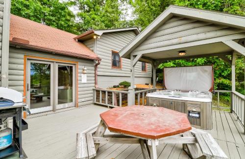 Blairsville Casa | Buck Moon Cabin