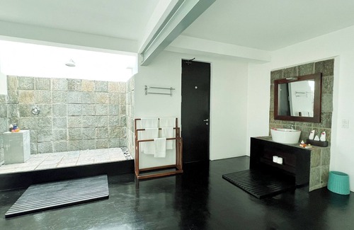 Rekawa Hotel | Buckingham Place