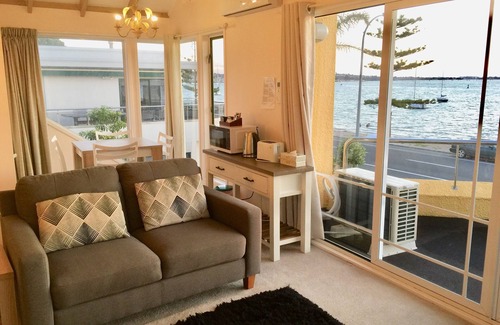 Bucklands Beach Hotel | Bucklands Beach Waterfront Motel