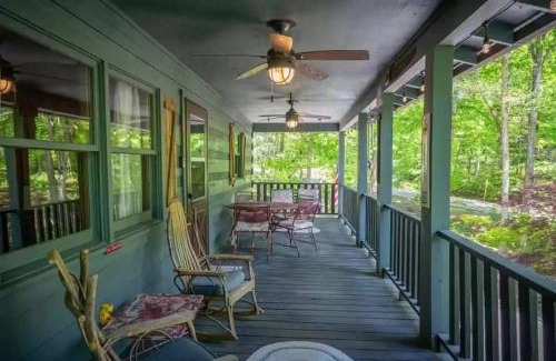 Bryson City Casa | Buckner’s Getaway! Close to town, lake and river!