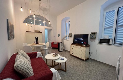 Gibraltar Apartamento | Budget-friendly 1BR in the city center