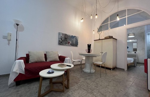 Gibraltar Apartamento | Budget-friendly 1BR in the city center
