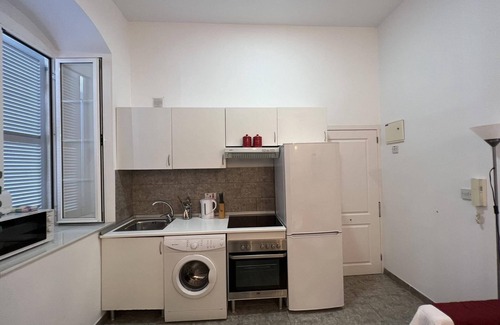 Gibraltar Apartamento | Budget-friendly 1BR in the city center