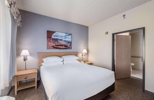 Palm Valley Hotel | Budget-Friendly Stay at Red Lion Inn Goodyear Phoenix! Free Parking, Pool