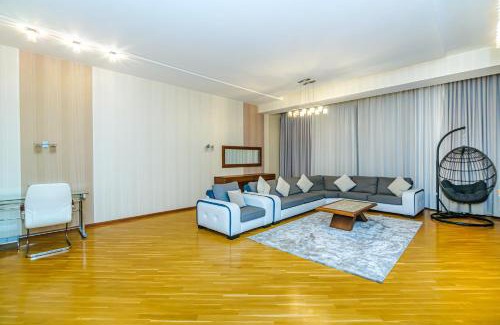 Baku Apartamento | Building Ferrari İn Front Port Baku