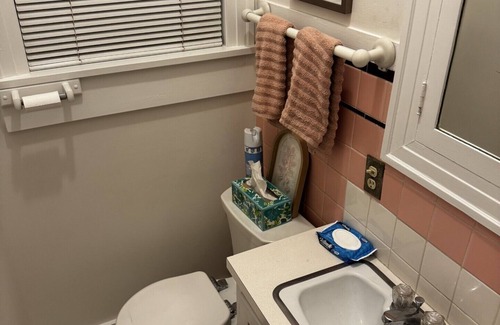 Arkansas City Otro | Built in 1890 in Arkansas City - 4 BR w/extra sleeping areas, cots w/HVAC