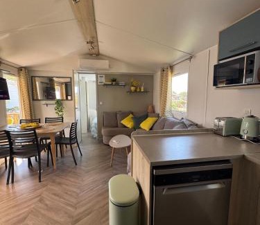 Lattes Casa | Bungalow 341, 6 à 8 pers, wifi, jardin, terrasse, Camping Siblu 4 étoiles le Lac des Rêves