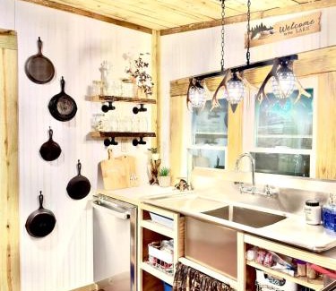 Independence Casa | BunkHouse Camp Sardis Lake - Deer Camp