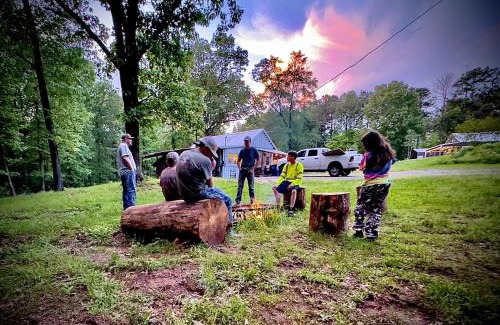 Independence Casa | BunkHouse Camp Sardis Lake - Deer Camp