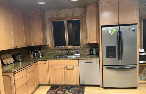 Burbank Casa | BURBANK - MENSUAL 3BR / 2BA - Solar, Piscina, Spa, Baño de Vapor - $ 6500 / Mo. 1-4 Pe