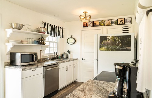 Lewisburg Casa | 'Burg Bungalow in the ❤ of Lewisburg behind WVSOM