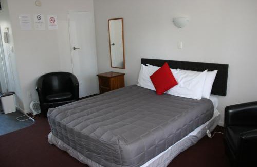 Kensington Hotel | Burgundy Rose Motel