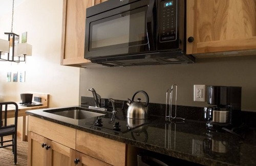 East Burke Hotel | Burke Mountain Hotel & Conference Center