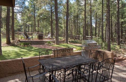 Flagstaff Villa | Burning Tree Lodge - Forest Views Fire Pit AC Pet and Family Friendly