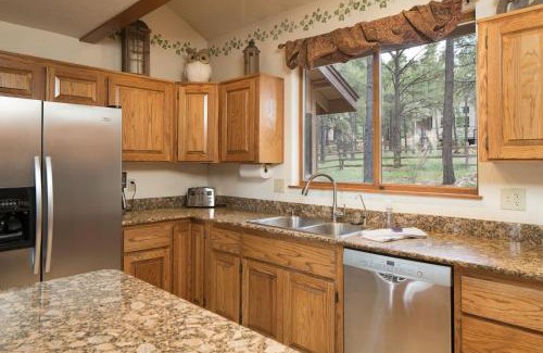Flagstaff Villa | Burning Tree Lodge - Forest Views Fire Pit AC Pet and Family Friendly