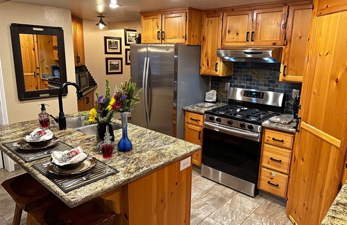 Lake Arrowhead Cabaña | CASA DE QUEMADURAS DE BURNT MILL, "SOLO PARA 2", ESCAPADA ROMÁNTICA MAGNÍFICA, LAGO PASS